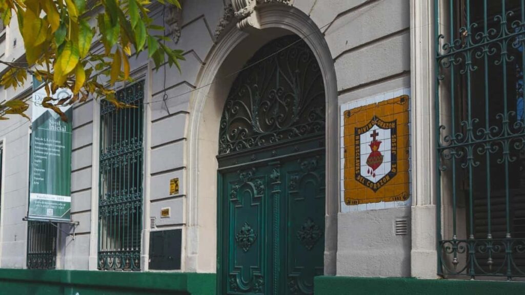 How Spain WhatsApp bloggers can collaborate with Belgium advertisers in 2025