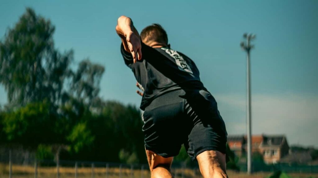 Guia practica per a creadors a Espanya: com contactar marques xilenes a Rumble, preparar una proposta i entrar en programes d'ambaixadors.