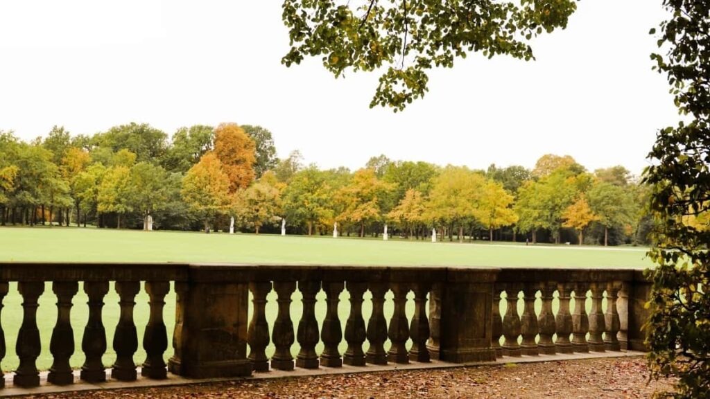 Guia practica per a anunciants espanyols: com identificar creadors d'Austria a Spotify i negociar ofertes a tarifa plana, amb estrategies, riscos i plantilles de missatge.