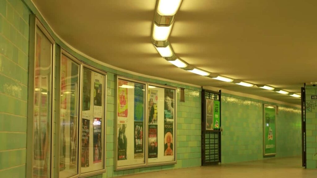 Guia practica per a creadors d'Espanya: com contactar marques de Serbia via KakaoTalk, idees de giveaways i passos legals i tecnics per maximizar engagement.