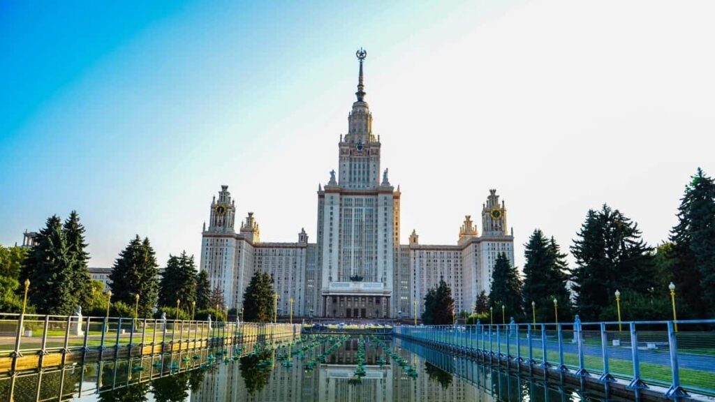 Guia practica per marques a Espanya: on i com trobar creadors de Roposo a Belgica per llancar drops limitats amb impacte real.