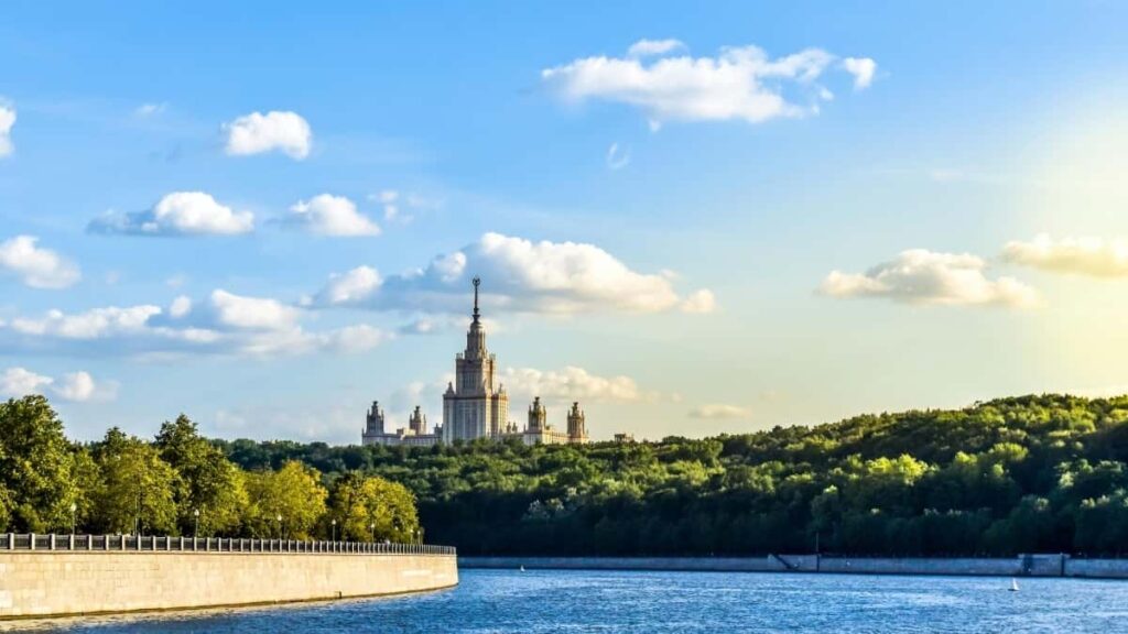 Guia practica per a creadors espanyols: com identificar, contactar i co-crear packs exclusius amb marques de Macedonia del Nord a Snapchat.