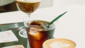 Estrategia practica per a creadors a Espanya: com apropar-se a marques de Kazakhstan via Disney Plus, generar expectacio i llancaments amb impacte.