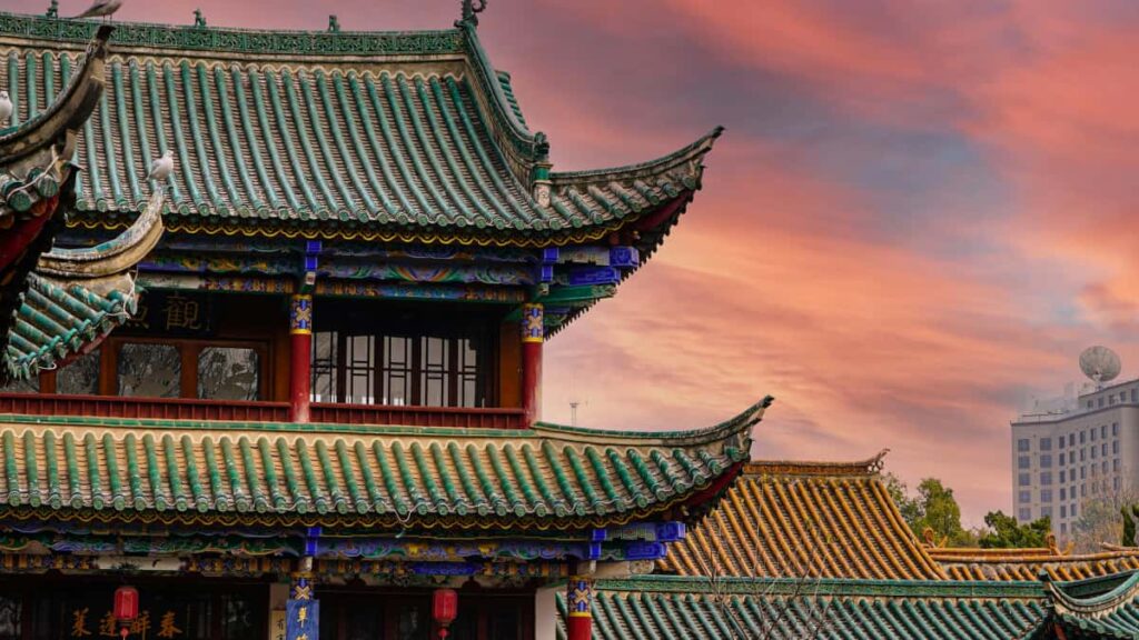 Guia practica per a creadors a Espanya: com contactar marques de Qatar a Moj i crear vlogs de viatge amb propostes atractives.