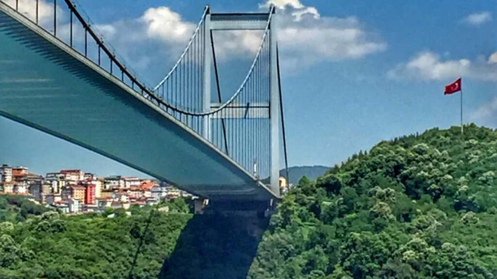 Guia practica per a marques a Espanya: com identificar, contactar i collaborar amb creadors Jordan Disney Plus en campanyes d'esports, amb estrategies locals i exemples reals.