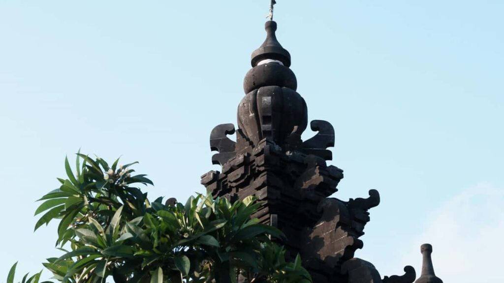 Guia practica per a anunciants a Espanya sobre com localitzar i contractar creadors Josh de Letonia per testar demanda, amb estrategies, eines i riscos.