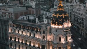 Estrategias practicas per a creadors a Espanya que volen collaborar amb marques marroquines a Line per promocionar temes musicals mitjancant challenges.