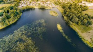 Guia practica per a anunciaments a Espanya: on localitzar creadors i canals Telegram per llancar campanyes de sorteigs, criteris de seleccio, risc legal i tactiques operatives.