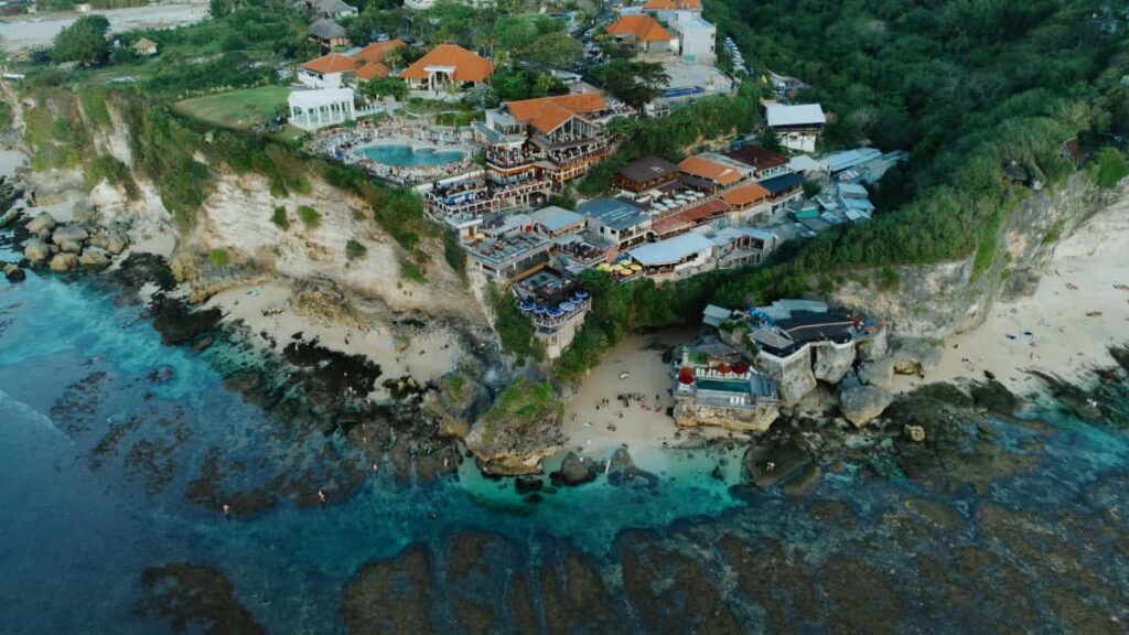 Guia practica per a anunciants a Espanya: com localitzar i collaborar amb creadors colombians a Reddit per potenciar el llancament d'un joc mobil.