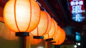 Guia practica per a creadors a Espanya: com trobar i contactar marques tailandeses via Telegram per fer videos GRWM, incloent estrategia, plantilles i permisos.