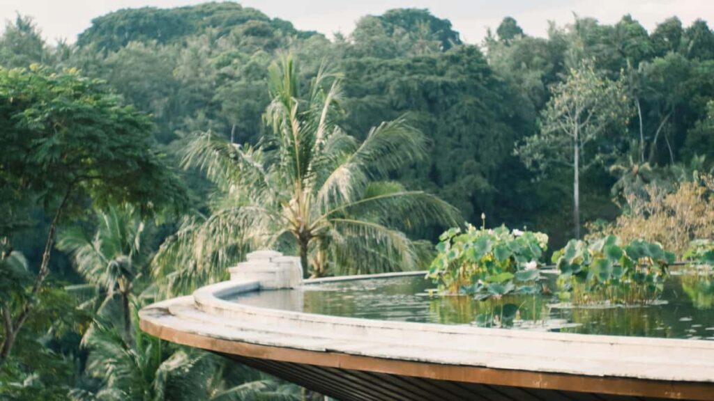 Guia practica per a creadors a Espanya sobre com contactar marques de Lituania a Bilibili per fer videos de reaction a cancons; inclou estrategia, plantilla de outreach i riscos.