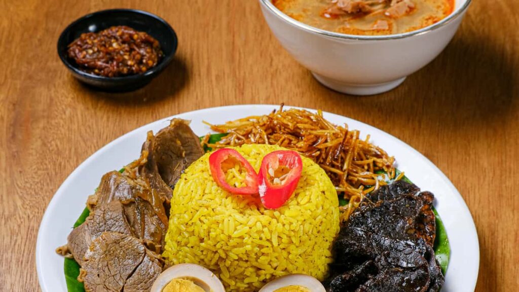 Estrategia practica per a creadors d'Espanya que volen collaborar amb marques de Paraguai a Roposo i promocionar artistes emergents.